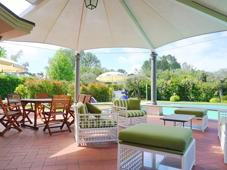 Immagine 2 di Casa indipendente in vendita  a Forte Dei Marmi