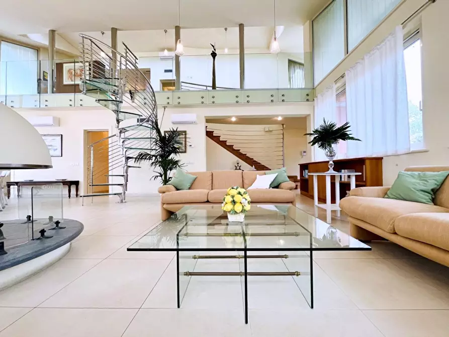 Immagine 5 di Casa indipendente in vendita  a Forte Dei Marmi