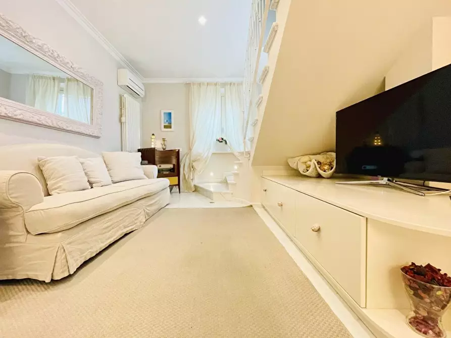 Immagine 4 di Villa in vendita  a Forte Dei Marmi