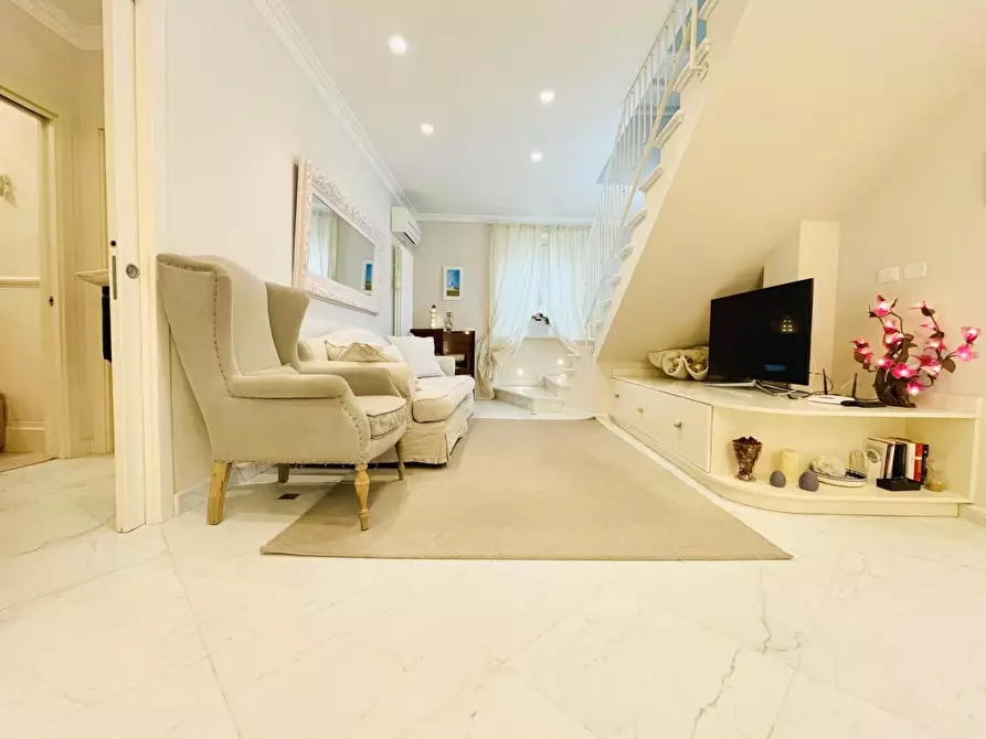 Immagine 13 di Villa in vendita  a Forte Dei Marmi