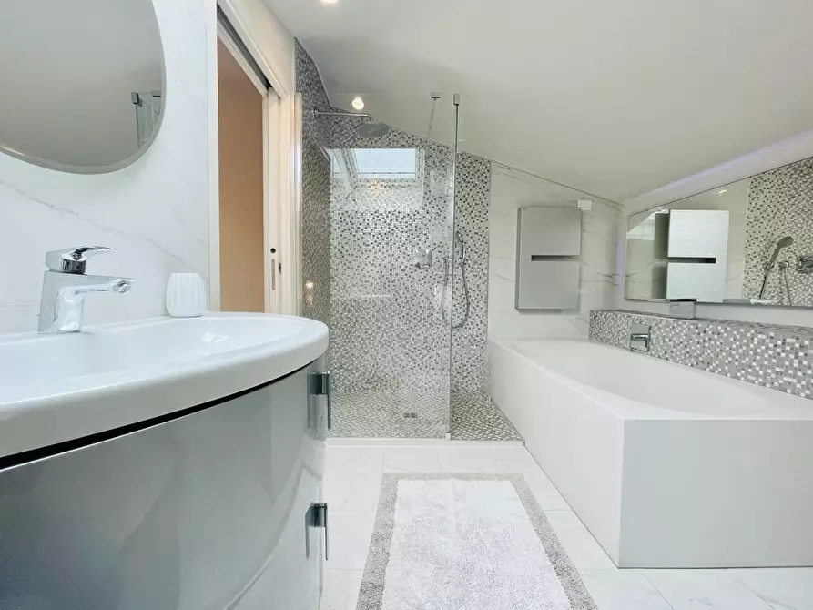 Immagine 34 di Villa in vendita  a Forte Dei Marmi