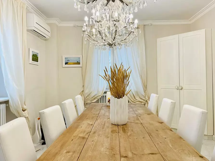 Immagine 6 di Villa in vendita  a Forte Dei Marmi