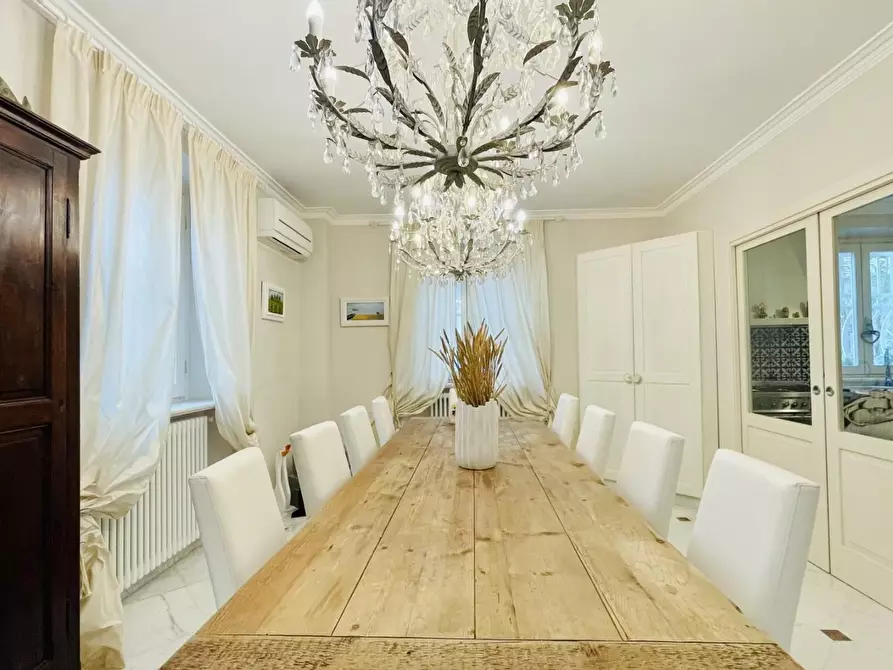 Immagine 5 di Villa in vendita  a Forte Dei Marmi