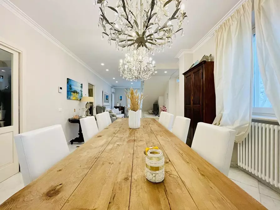 Immagine 7 di Villa in vendita  a Forte Dei Marmi