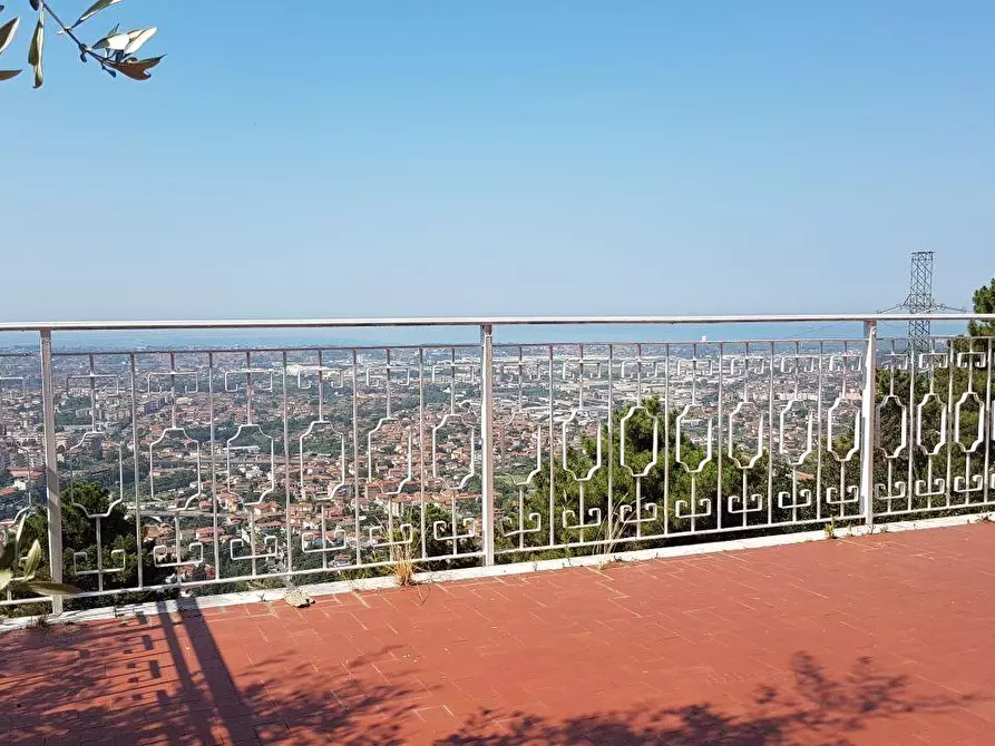 Immagine 2 di Casa indipendente in vendita  a Massa