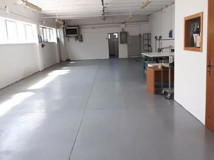 Immagine 2 di Laboratorio in affitto  a San Miniato