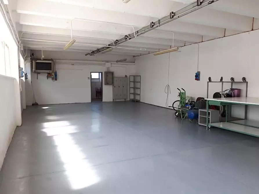 Immagine 1 di Laboratorio in affitto  a San Miniato