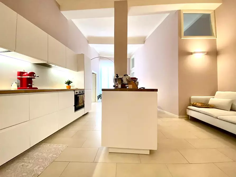 Immagine 2 di Appartamento in vendita  a Massa