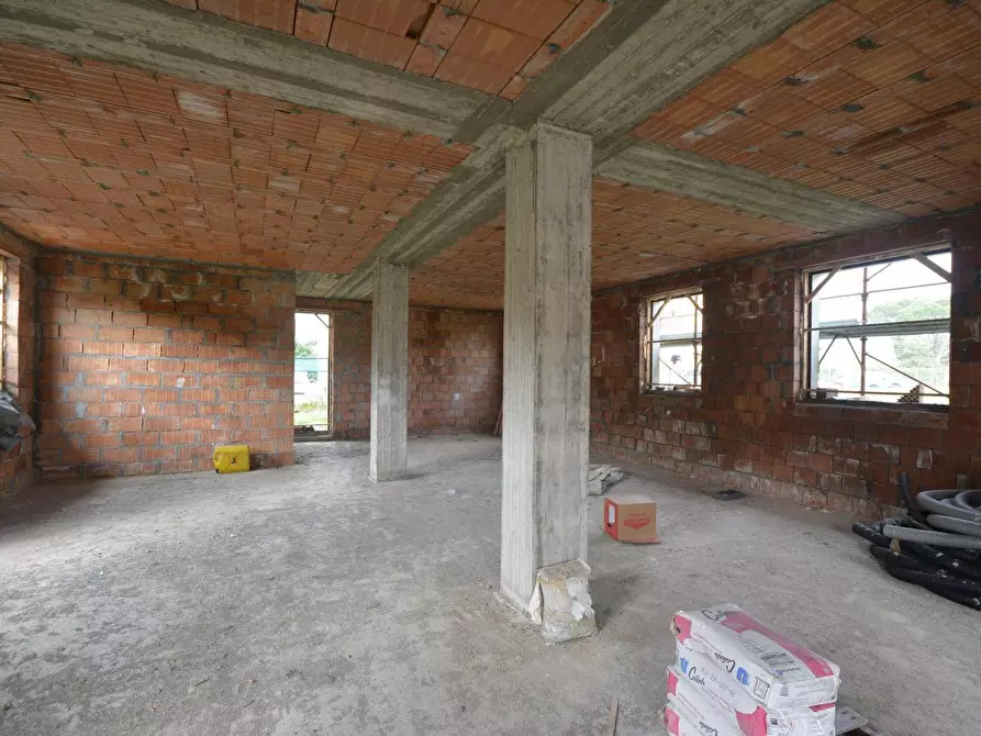 Immagine 6 di Villa in vendita  a Capannori