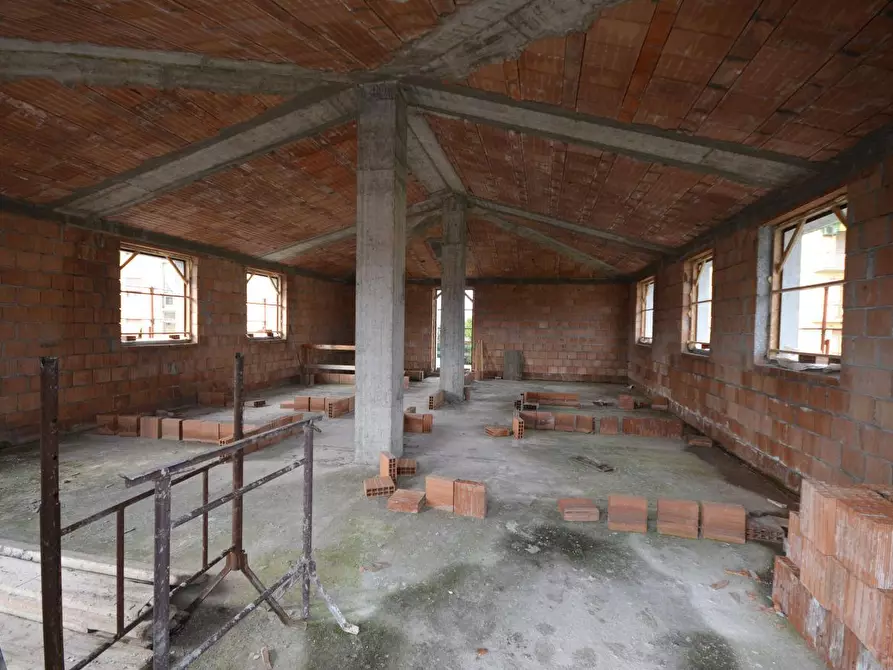 Immagine 10 di Villa in vendita  a Capannori