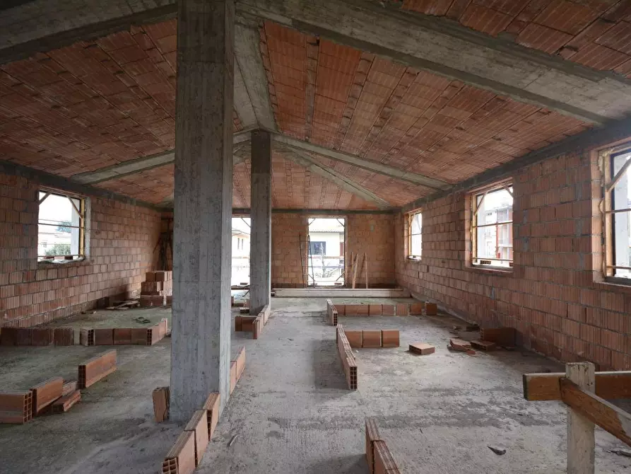 Immagine 9 di Villa in vendita  a Capannori