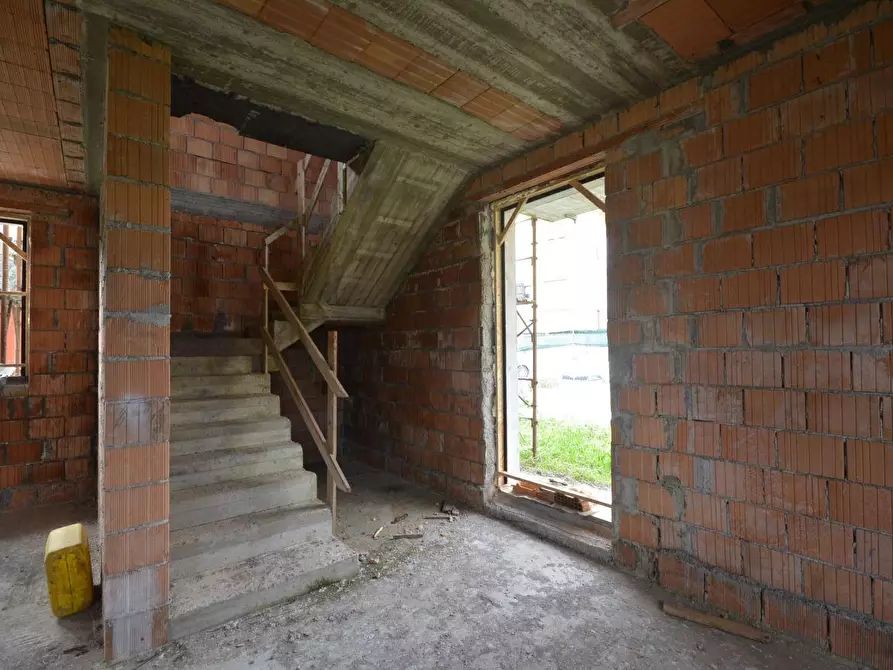 Immagine 2 di Villa in vendita  a Capannori