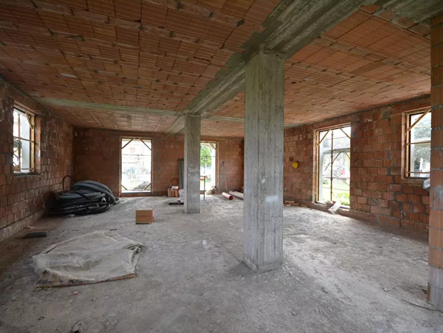 Immagine 5 di Villa in vendita  a Capannori