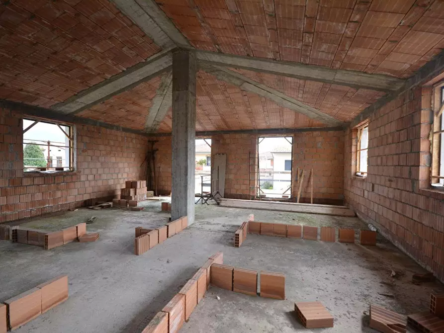 Immagine 8 di Villa in vendita  a Capannori