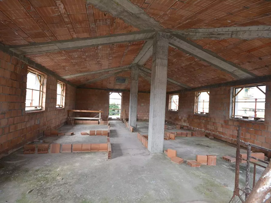 Immagine 7 di Villa in vendita  a Capannori