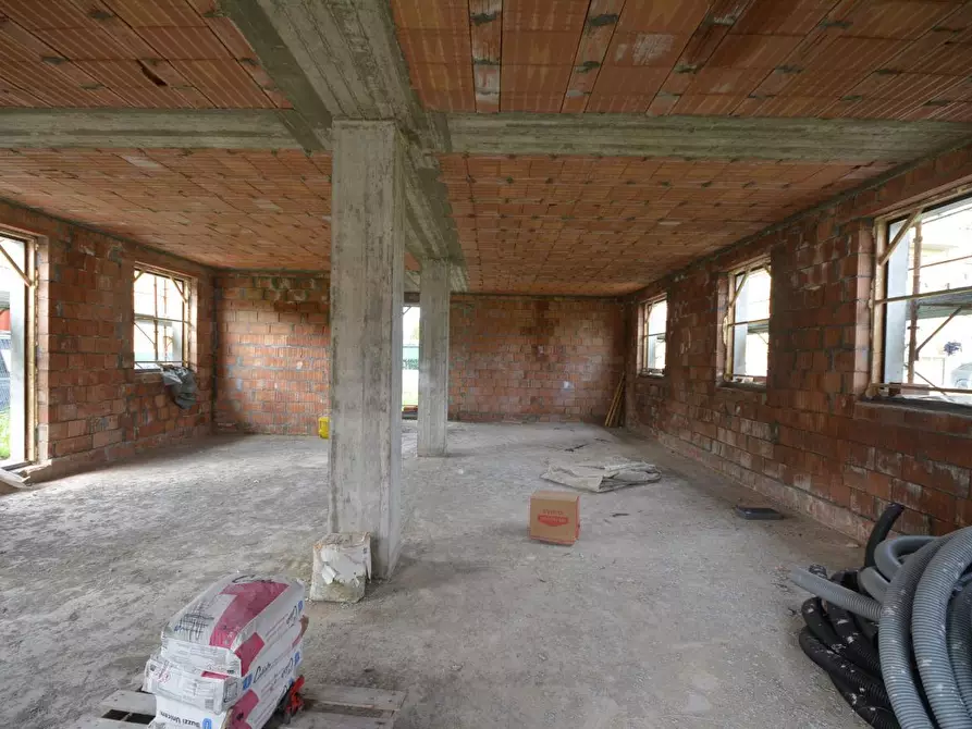 Immagine 3 di Villa in vendita  a Capannori