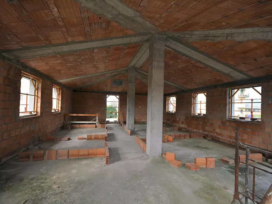 Immagine 11 di Villa in vendita  a Capannori