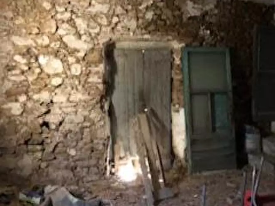 Immagine 5 di Casa colonica in vendita  a Capraia E Limite
