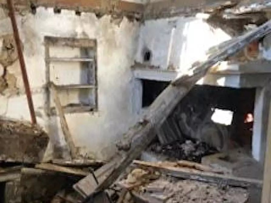 Immagine 6 di Casa colonica in vendita  a Capraia E Limite