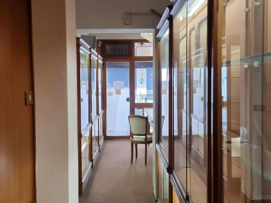 Immagine 5 di Negozio in affitto  a Livorno
