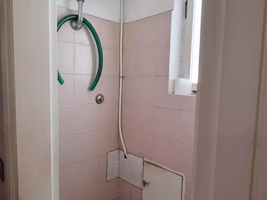 Immagine 7 di Negozio in affitto  a Livorno