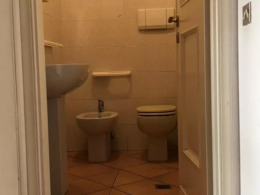 Immagine 11 di Casa semindipendente in vendita  a Massa