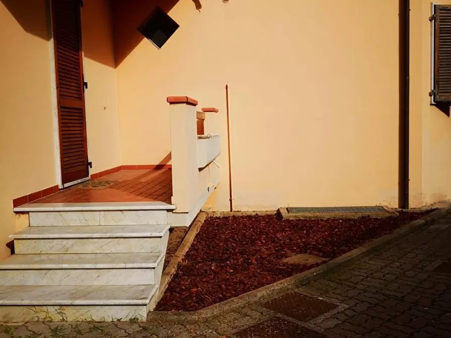 Immagine 4 di Casa semindipendente in vendita  a Massa