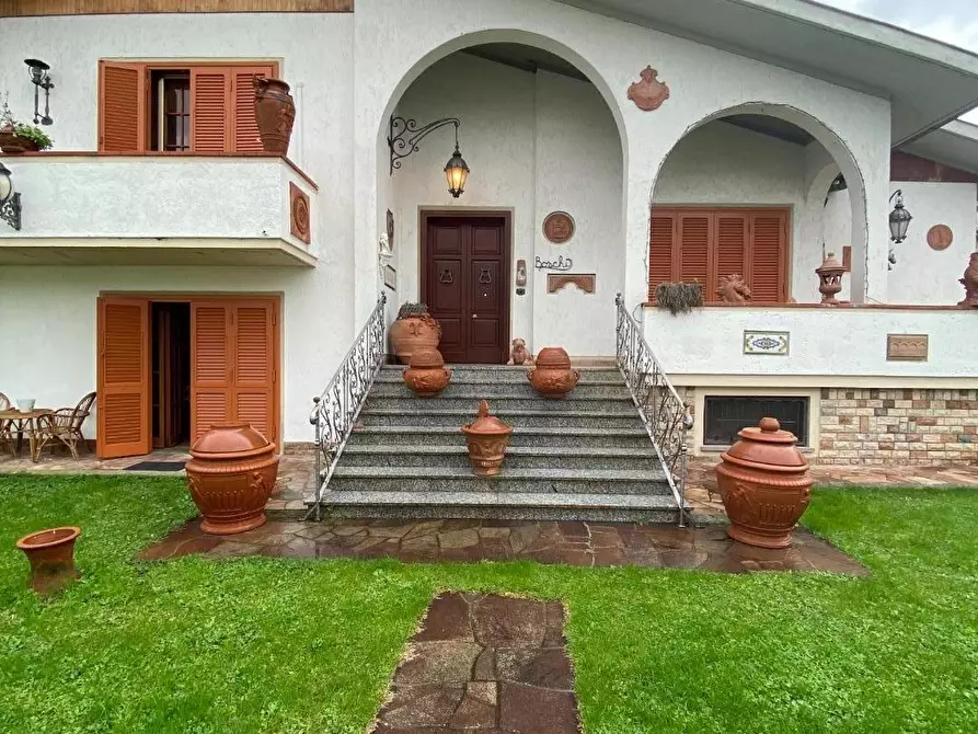 Immagine 1 di Villa in vendita  a Pisa