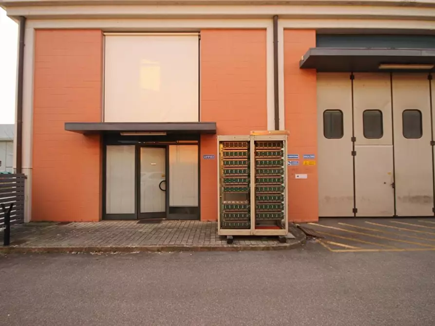 Immagine 3 di Attività artigianale in affitto  a Lucca