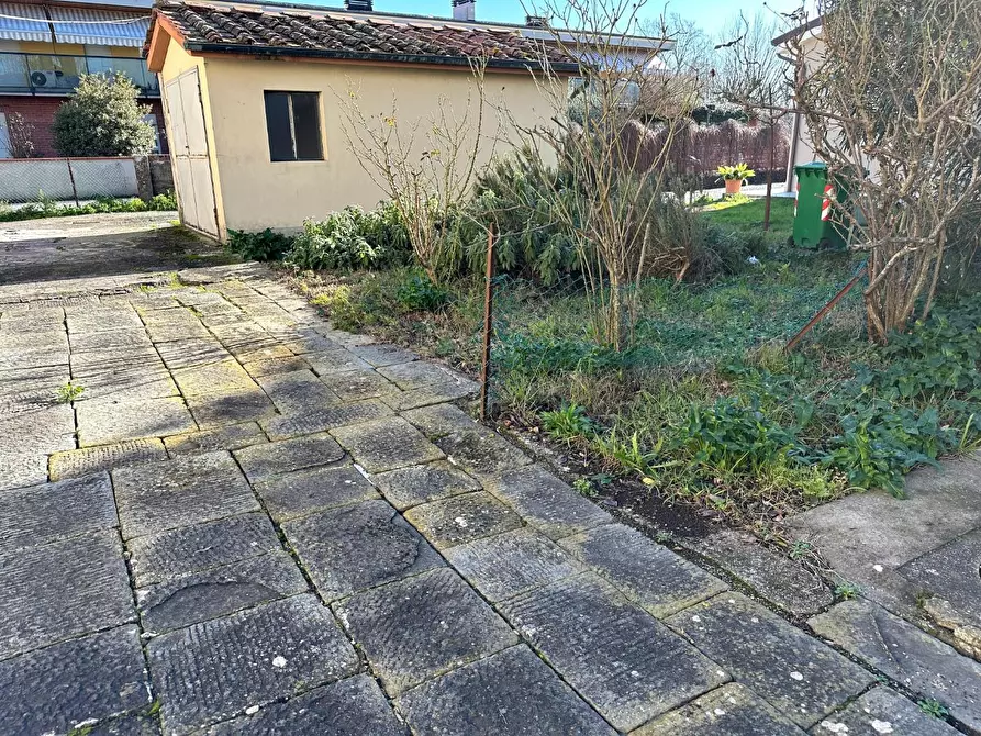 Immagine 10 di Casa semindipendente in vendita  a Lucca