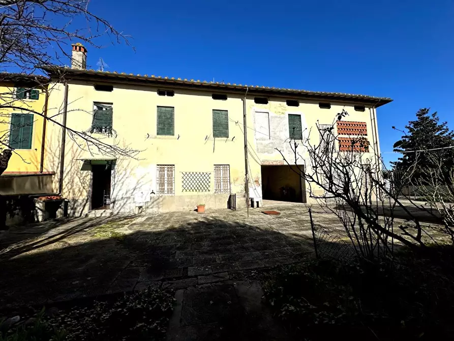 Immagine 1 di Casa semindipendente in vendita  a Lucca