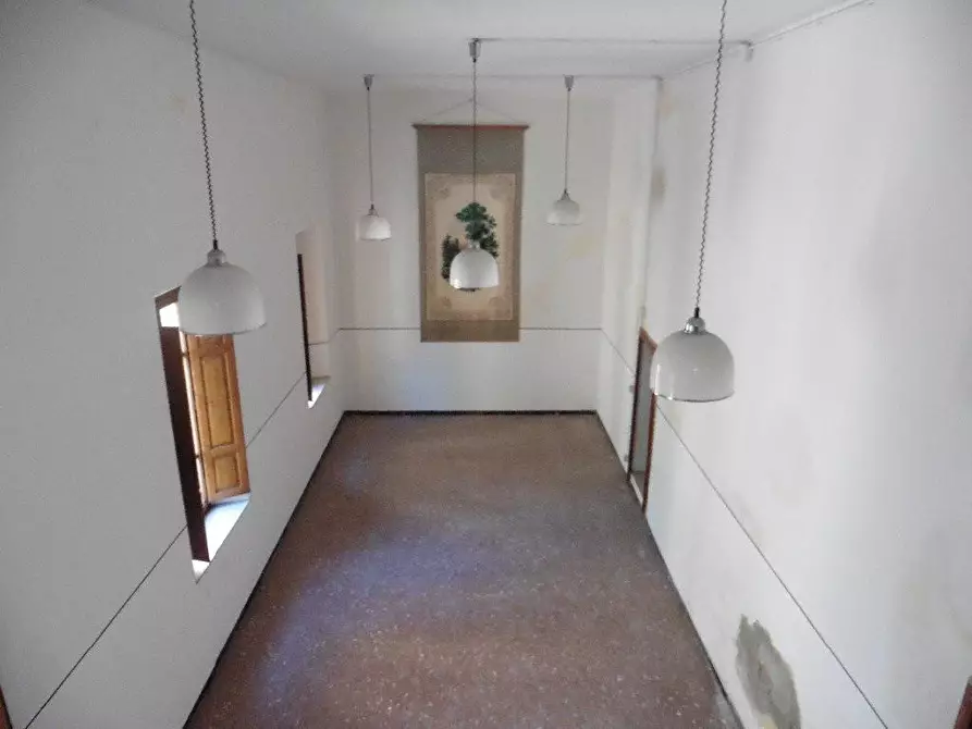 Immagine 3 di Palazzo in vendita  a Calci