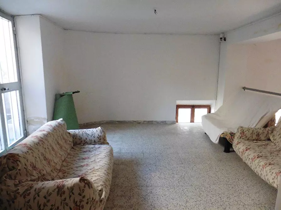 Immagine 5 di Palazzo in vendita  a Calci