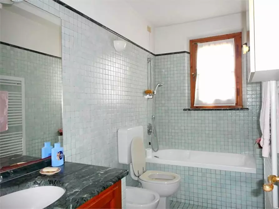 Immagine 21 di Casa colonica in vendita  a Pistoia