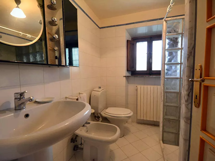 Immagine 8 di Villa in vendita  a Lucca