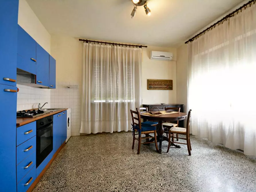 Immagine 2 di Villa in vendita  a Lucca