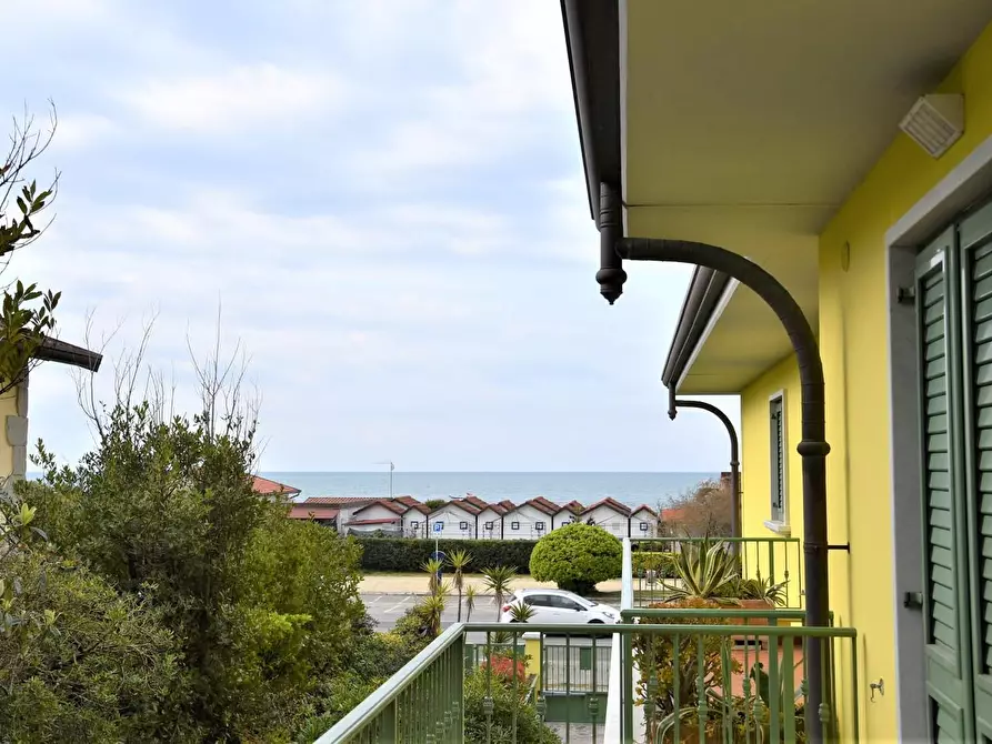 Immagine 6 di Appartamento in affitto  a Massa