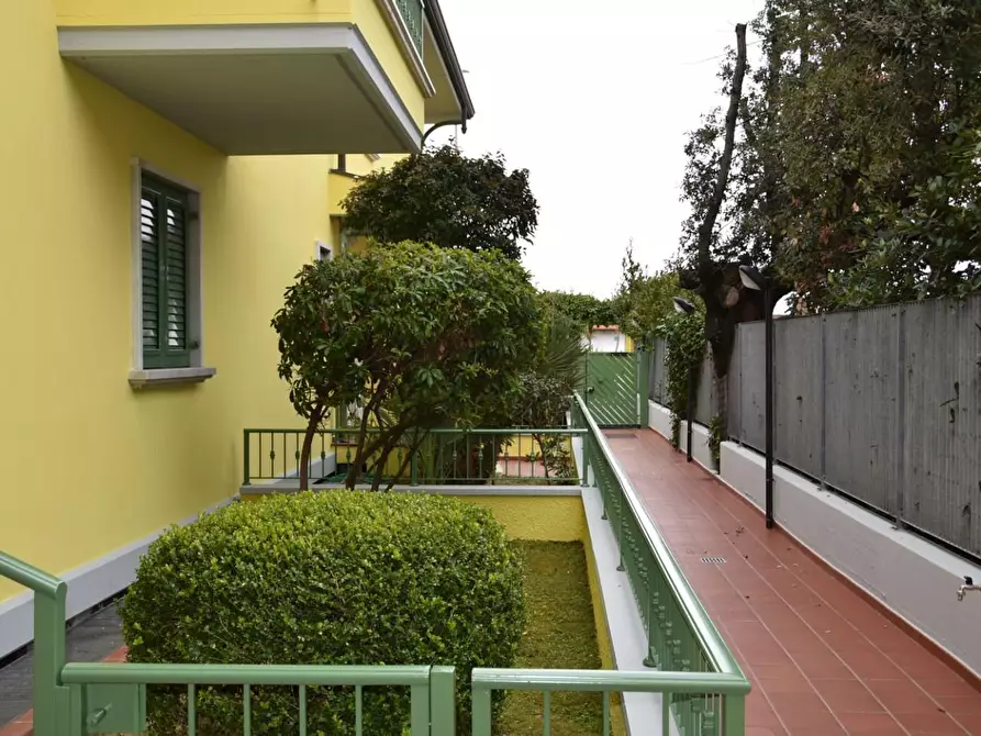 Immagine 3 di Appartamento in affitto  a Massa