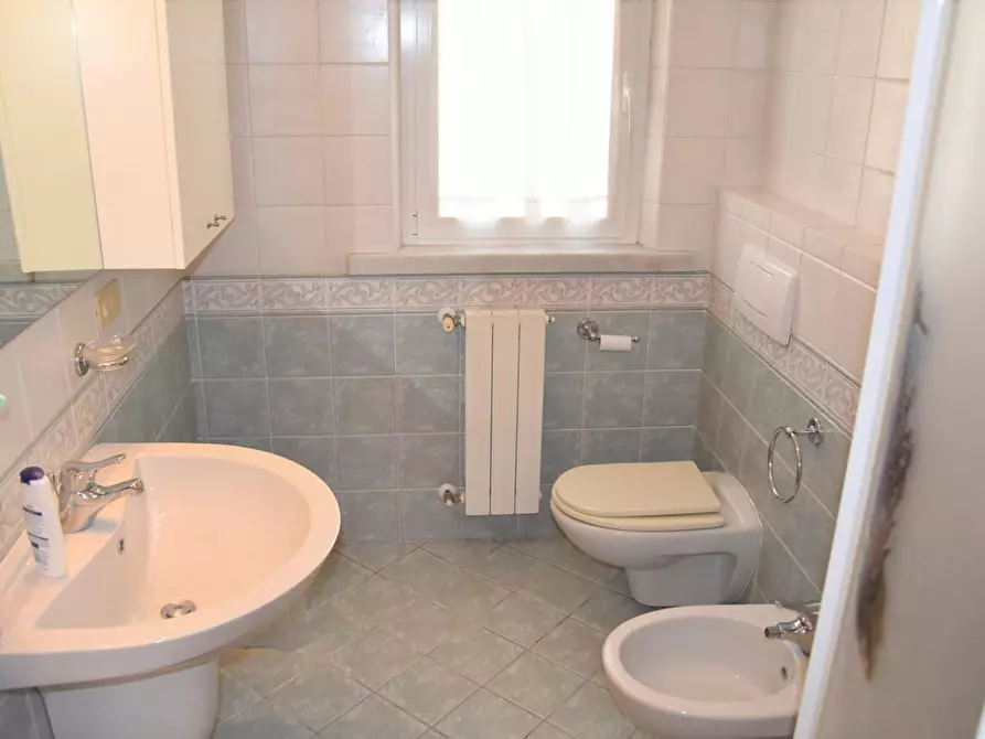 Immagine 23 di Appartamento in affitto  a Massa