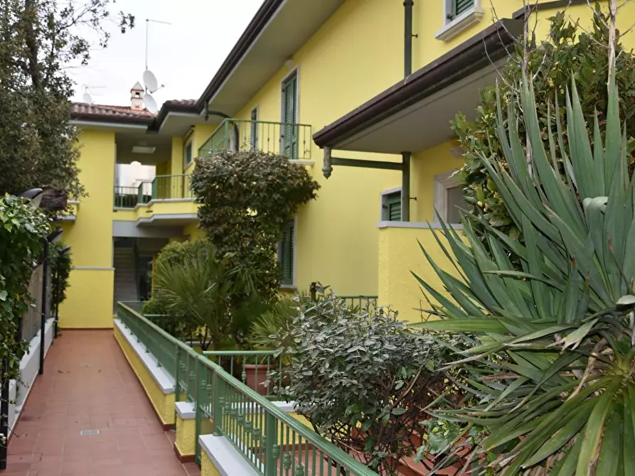 Immagine 2 di Appartamento in affitto  a Massa