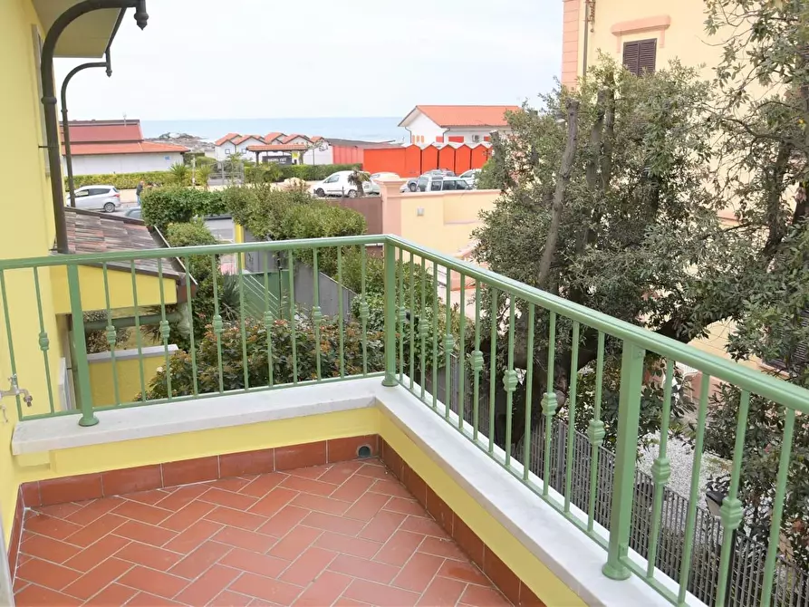 Immagine 5 di Appartamento in affitto  a Massa