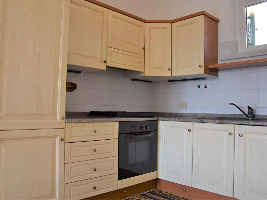 Immagine 13 di Appartamento in affitto  a Massa