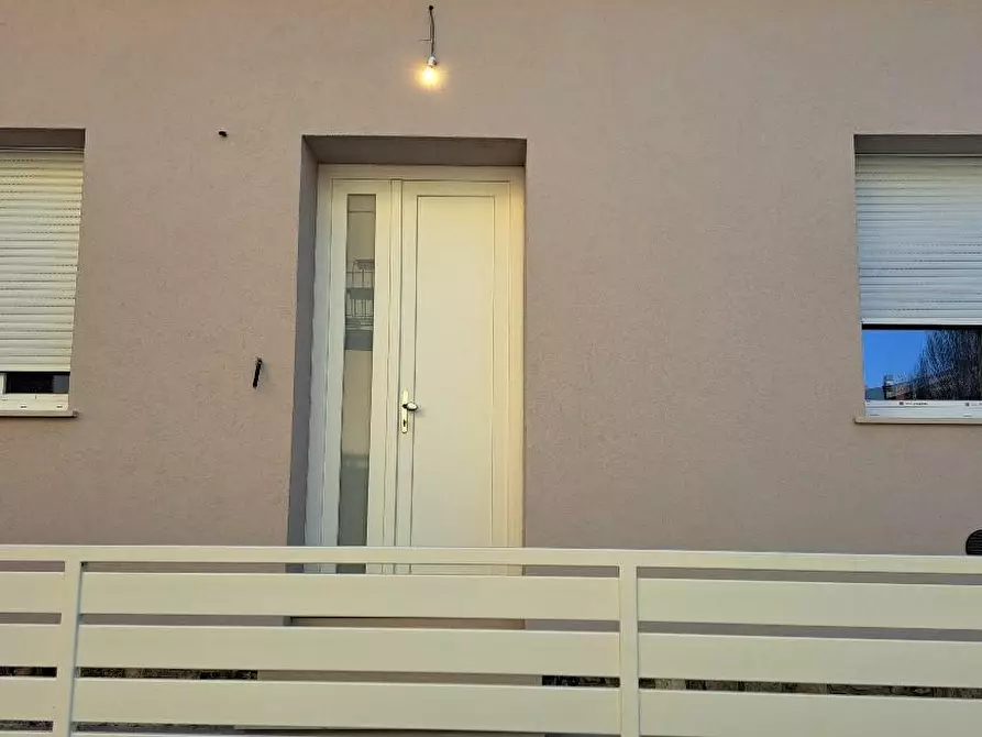 Immagine 8 di Villa in vendita  a Cascina