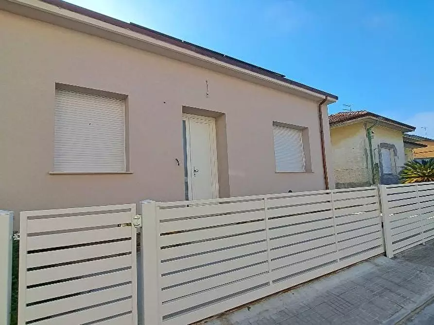 casa indipendente in vendita a Cascina in zona Casciavola