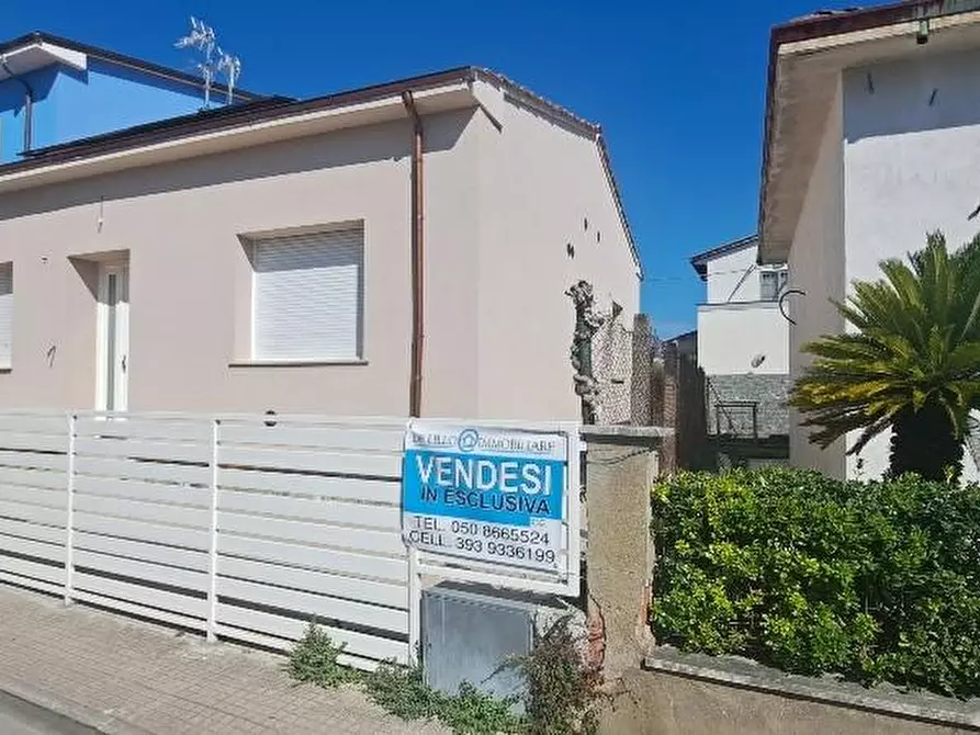 Immagine 2 di Villa in vendita  a Cascina