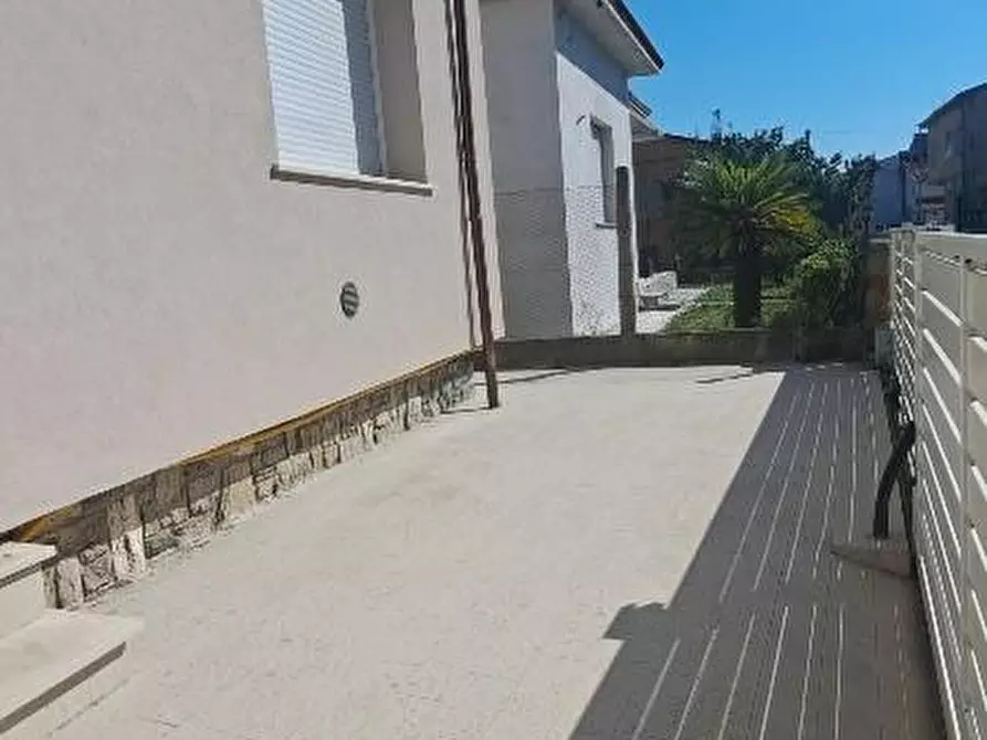 Immagine 11 di Villa in vendita  a Cascina