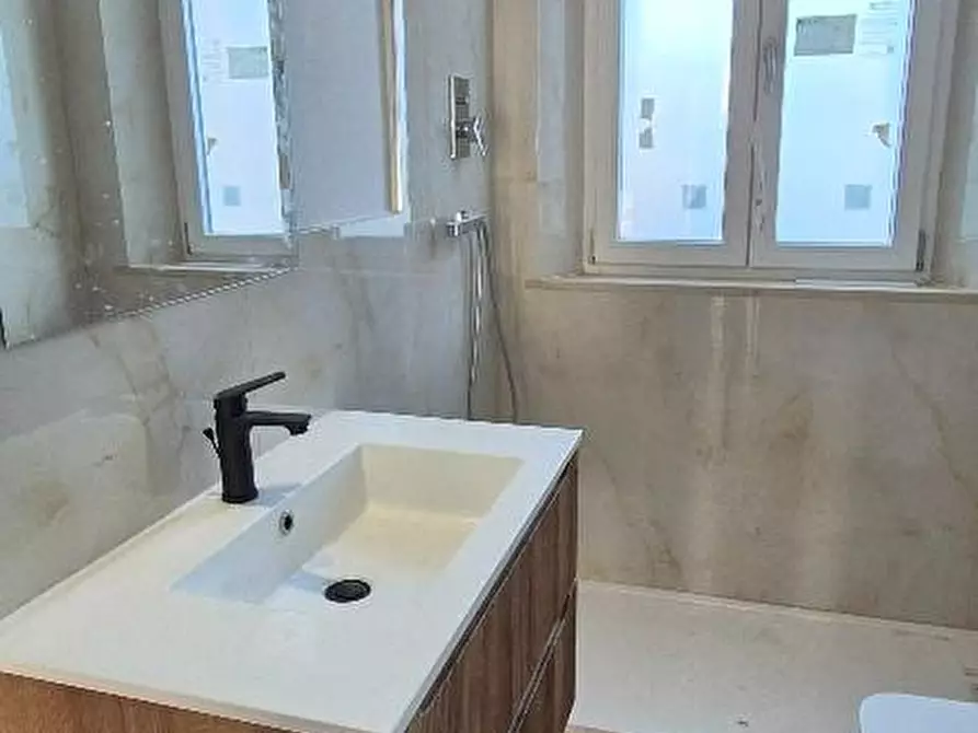 Immagine 23 di Villa in vendita  a Cascina