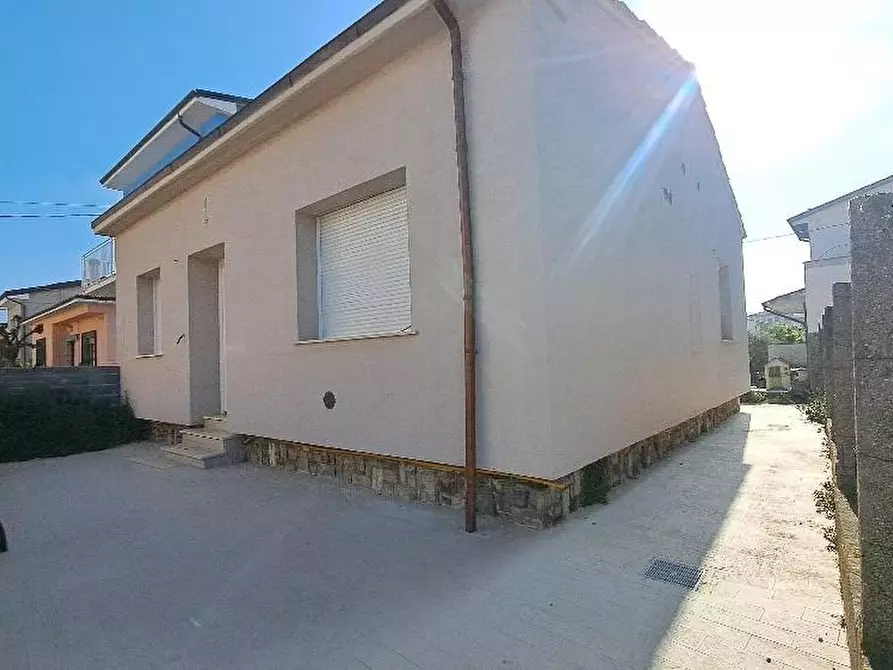 Immagine 12 di Villa in vendita  a Cascina