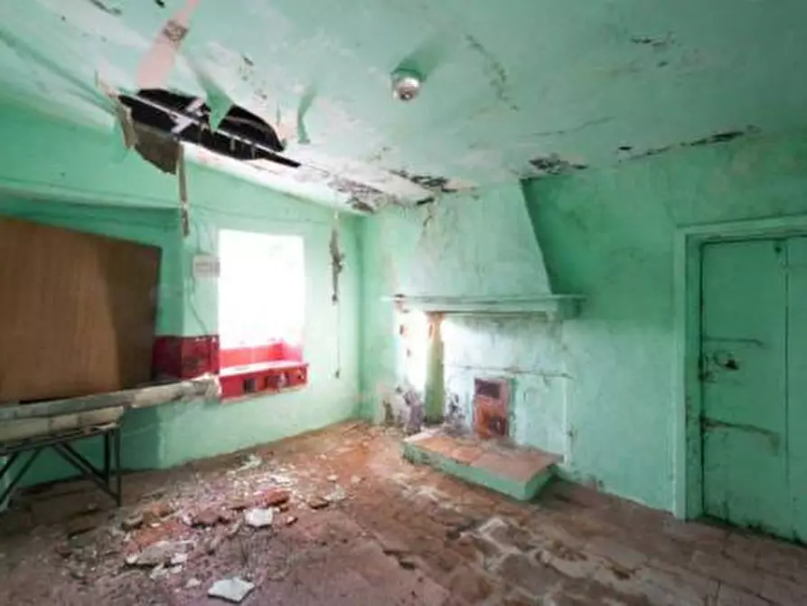 Immagine 15 di Rustico / casale in vendita  a Lucca