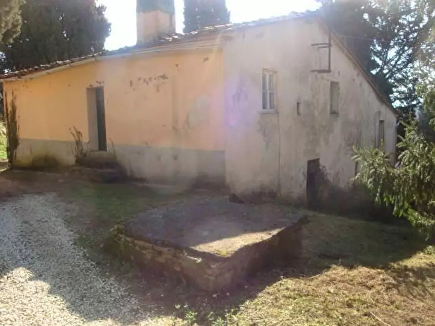 Immagine 9 di Rustico / casale in vendita  a Lucca